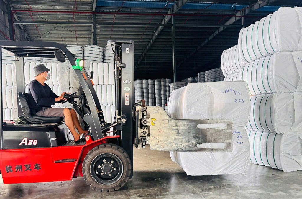 Bulk recycled polyester staple fiber container shipment