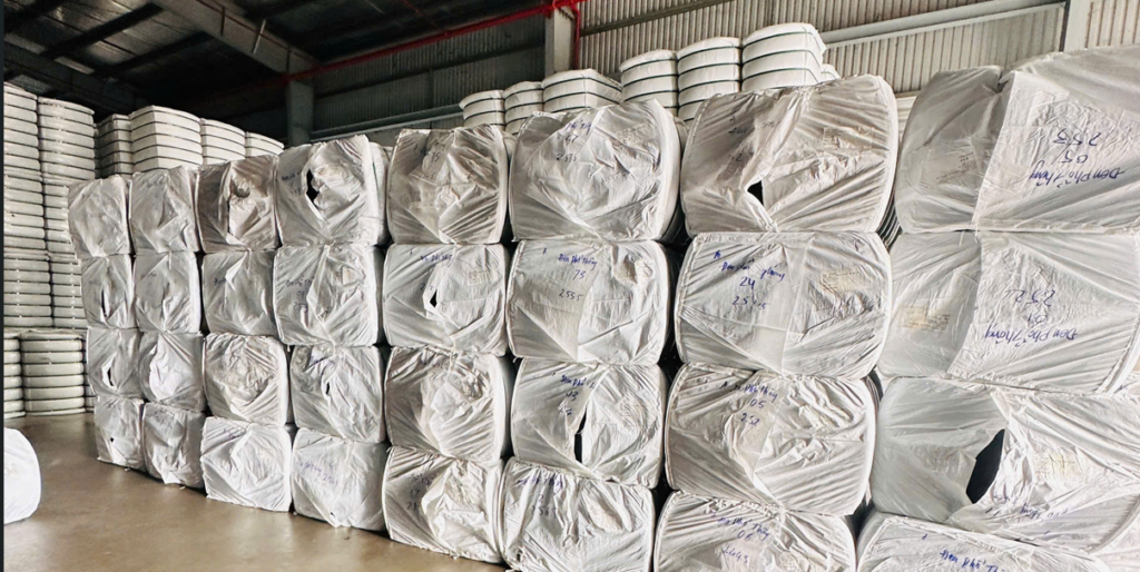 Recycled polyester staple fiber bales for bulk manufacturing and quality control