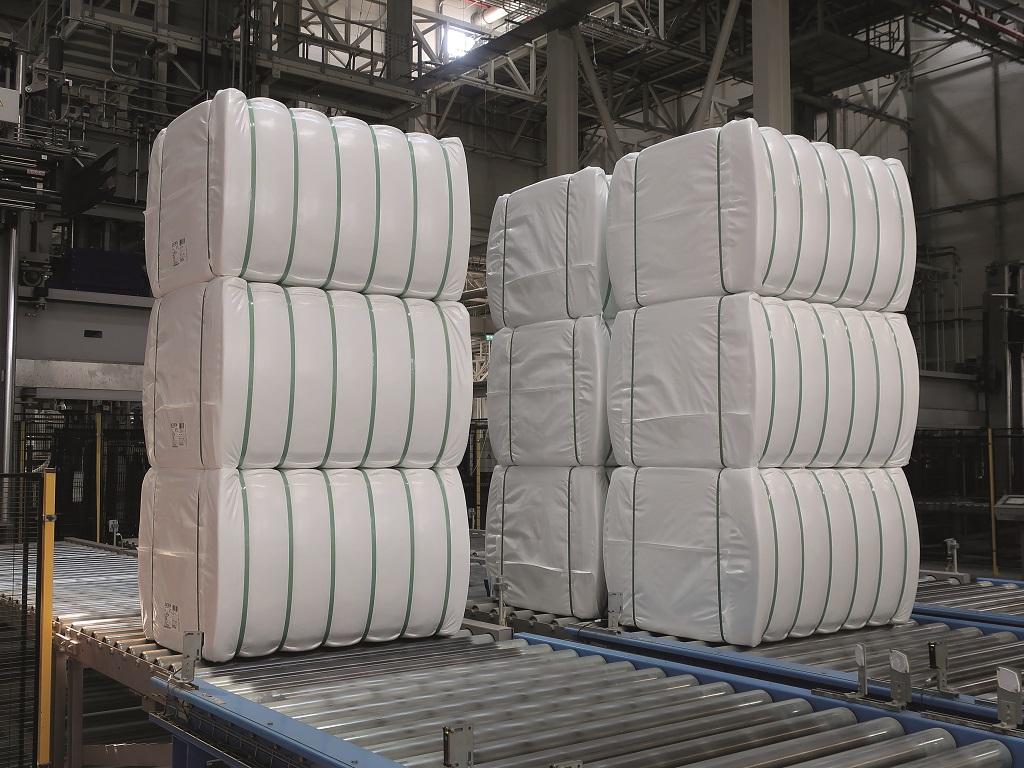 Recycled polyester staple fiber bales prepared for industrial export supply